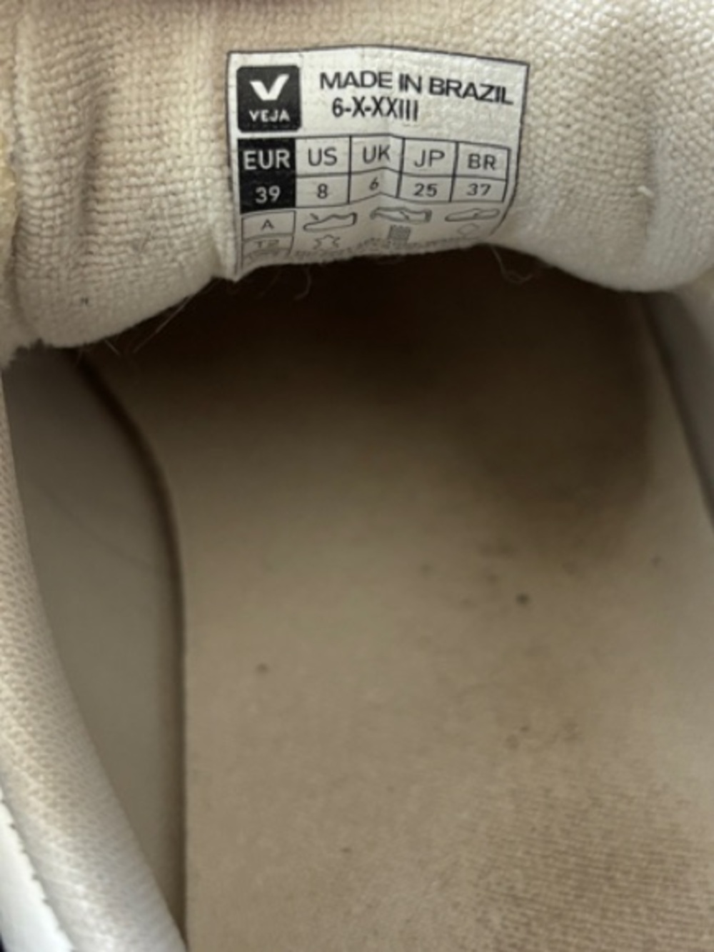 Veja Sneakers - Picture 8 of 8